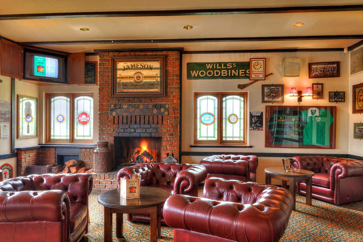 Book Lounge Bar at Mick O'Shea's Hotel. A Hackham Venue for Hire HeadBox